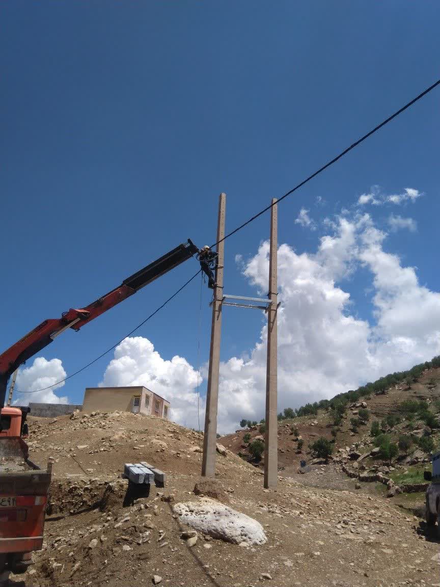 «مدیرعامل شرکت توزیع برق لرستان از برقدار شدن تمام روستاهای شهرستان کوهدشت خبر داد»