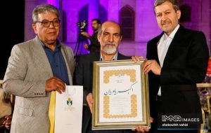 اکبر یاوریان در جمع چهره‌های «هفت بحر هنر» اصفهان